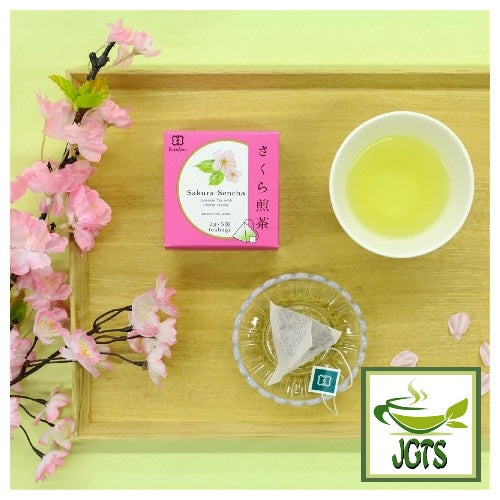 Fukujuen Sakura Sencha - Brewed in cup with package